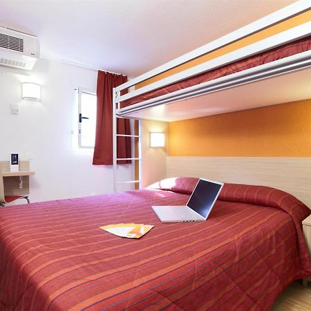 Premiere Classe Montreuil Montreuil  Esterno foto A typical room at a B&B