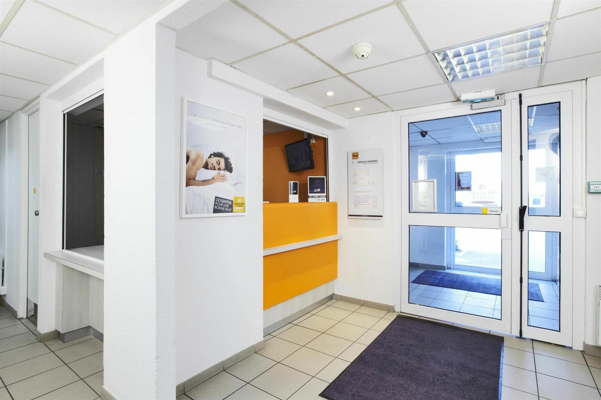 Premiere Classe Montreuil Montreuil  Esterno foto Reception area