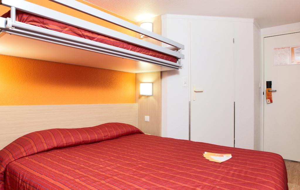 Premiere Classe Montreuil Montreuil  Esterno foto A typical room at a B&B